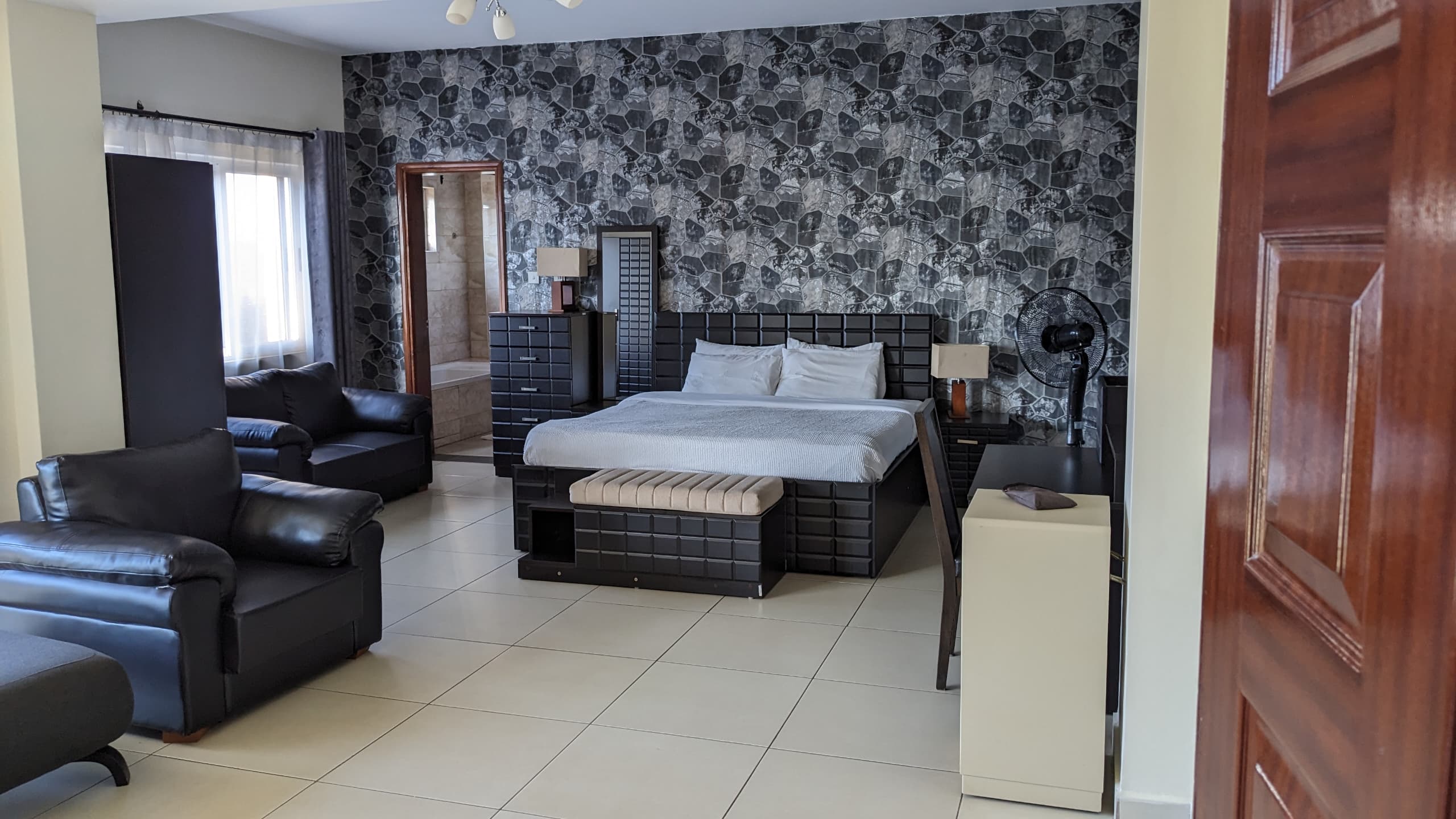 0e502bab-3fa7-4f5c-bfd5-0a926dfea146